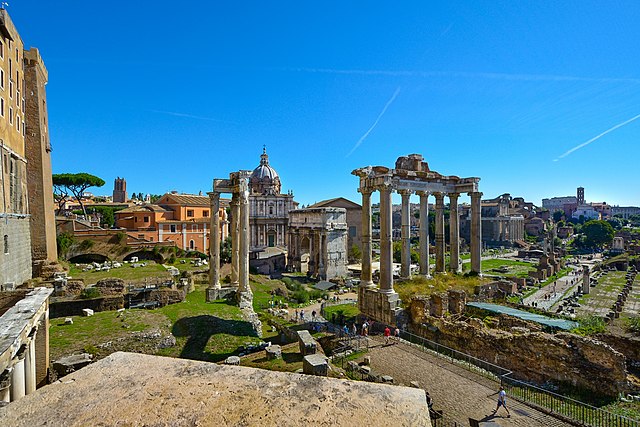 Kuvassa näkyy Forum Romanum maamerkki Roomassa.
